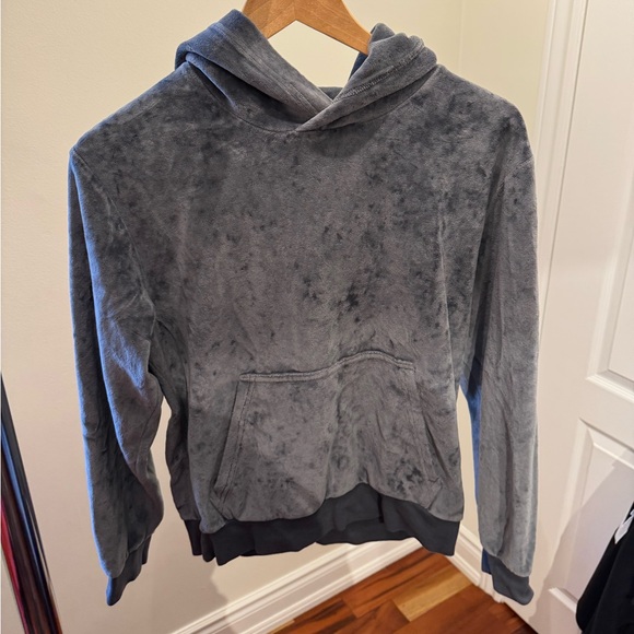 Aritzia TNA sweatshirt. Charcoal grey. Barely worn. Great condition - Picture 1 of 5